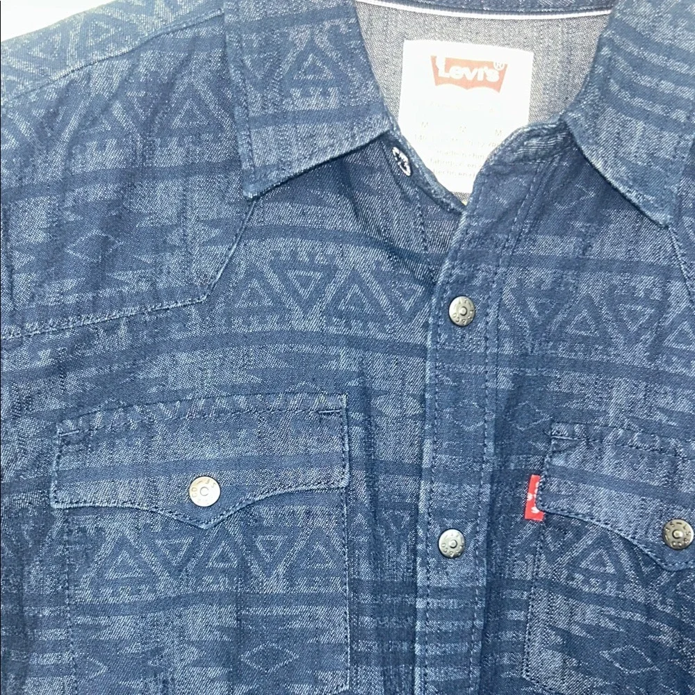 🆕 Levi's Navy Geometric Button-Up Shirt